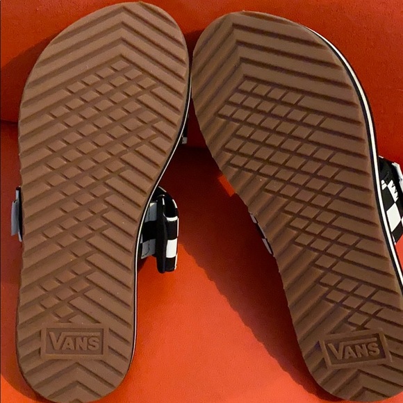 vans slides. - Picture 2 of 4